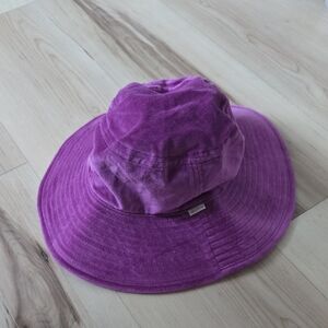 NWOT Brixton Velvet Bucket Hat, Size XS/S